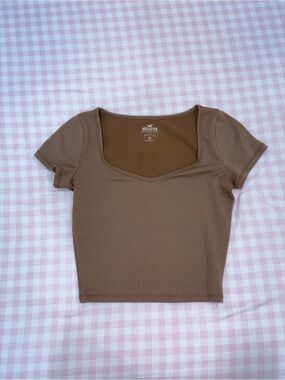 Hollister Ribbed Square-Neck Short Sleeve Crop Top - Brown